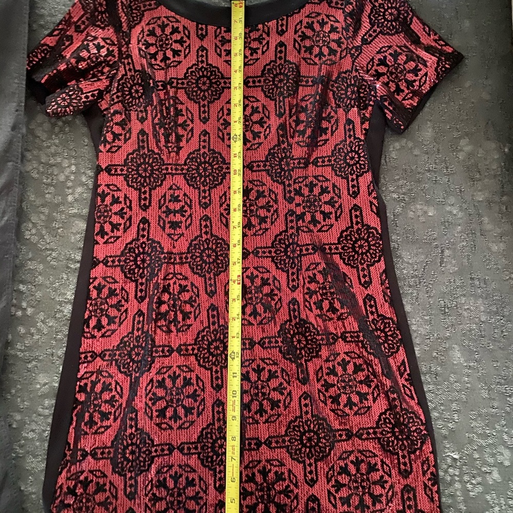 Burgundy&black short sleeve,sequins V-back dress.